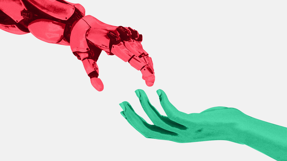 rote Roboterhand und grüne Menschenhand nähern sich in der Mitte des Bildes an